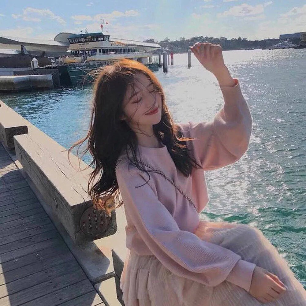 电波系彼女海报